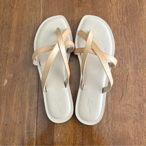 Universal Thread Sandals - Picture 4 of 4